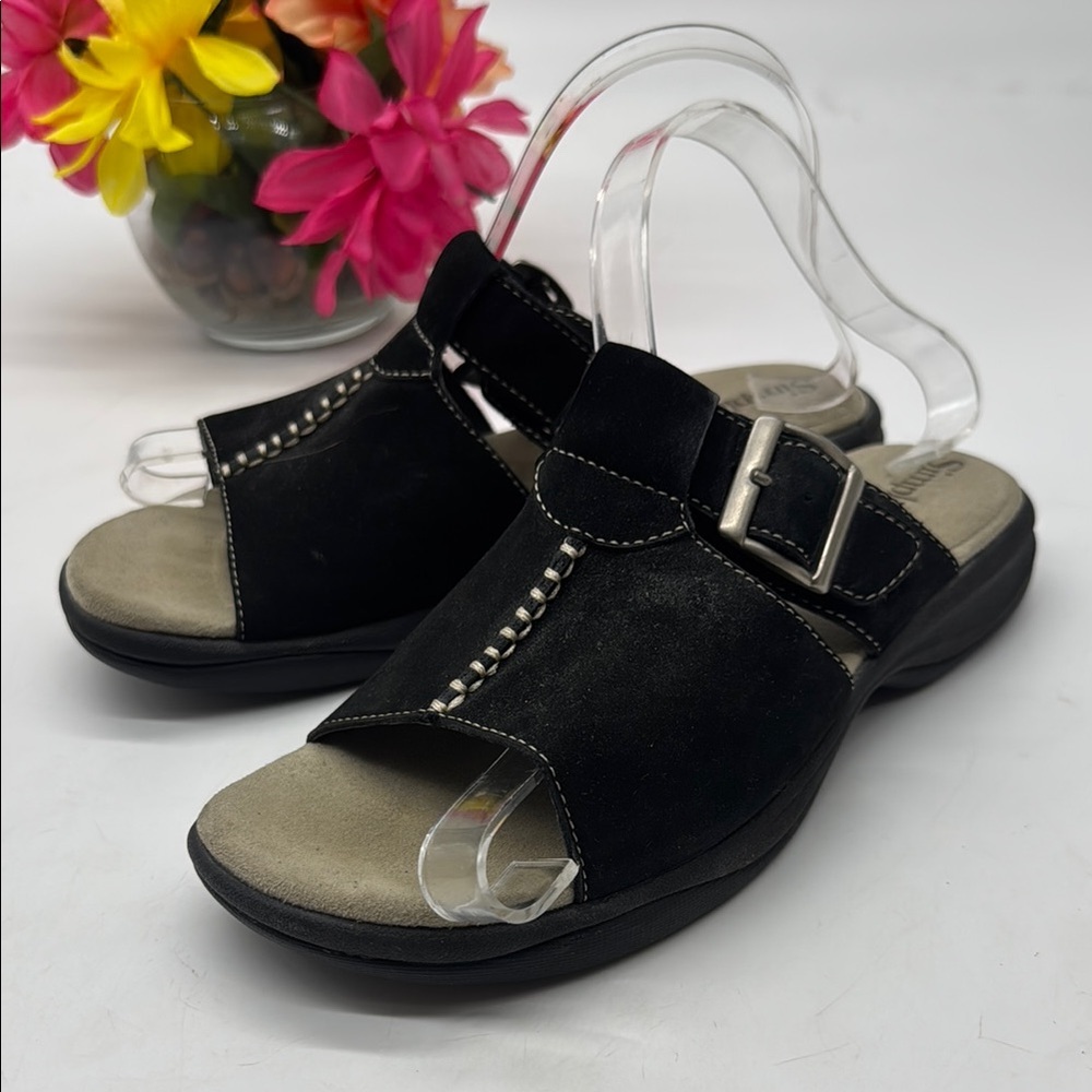Simple Black Sandals w/ Contoured Footbed and Open-Toe Design Size 7.5 BSN7920C